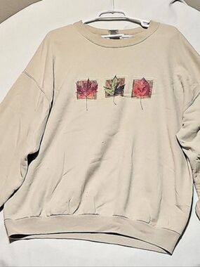 Jerzees Leaf Graphic Sweatshirt in Cream Size XL